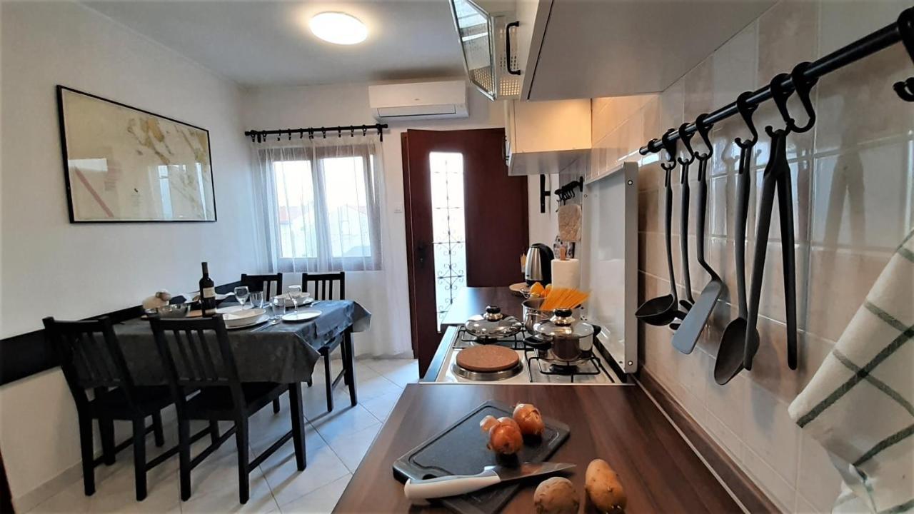 Apartments Nadia Sokolic Nerezine Exteriör bild